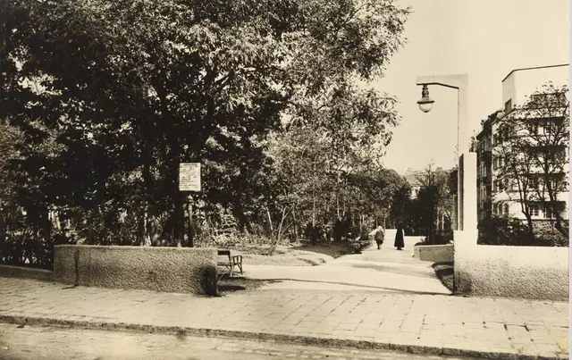 Der Schubertpark (hier der Eingang Schulgasse) feiert sein 100-jähriges Bestehen als Park.  | Foto: Martin Gerlach jun.