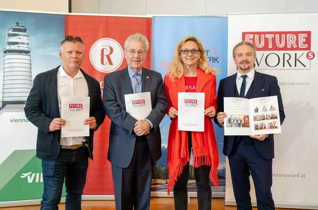 Martin Rulofs (Kraftwerk Rot-Weiß-Rot), Bundespräsident A.D. Dr. Heinz Fischer, Brigitte Heller (Bildungsdirektion Wien) und Obmann Manuel Gras (Red Carpet Art Award) präsentierten die SDG-Gewinner. | Foto: Manuel Domnanovich/Bildungsdirektion Wien