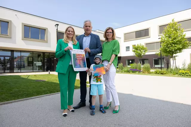 Bildungslandesrätin Daniela Winkler, Géza Rhomberg, General Manager Kammermusikfest Lockenhaus und Schulleiterin Ruth Lang mit dem Gewinner Marcel Gutschi. | Foto: Büro Winkler / Christoph Novak