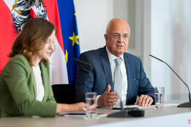 Die Analyse des ÖIF unter der Leitung von Wolfgang Mazal bewertet die Umsetzung der UN-Kinderrechtskonvention in Österreich insgesamt positiv. Auch wenn noch Verbesserungsbedarf besteht, werden Kinderrechte heute "in hohem Maß erfüllt", so Mazal. | Foto: BKA/Florian Schrötter
