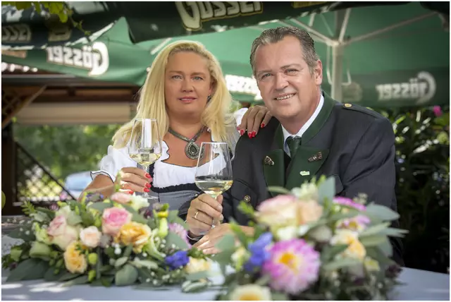 Wolfgang und Andrea Reinprecht kombinieren beim Fischerwirt in Gratwein-Straßengel altehrwürdige Tradition mit zeitgemäßer Erlebnisgastronomie. | Foto: TV Region Graz/Lunghammer