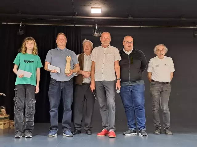 Das Turnier war mehr als nur ein Spiel, es war ein Fest für die Schachkultur. Am Bild Peter Fabian von der Horn-Union Ratten (3. v. r.), holte sich den tollen dritten Platz im C-Turnier.