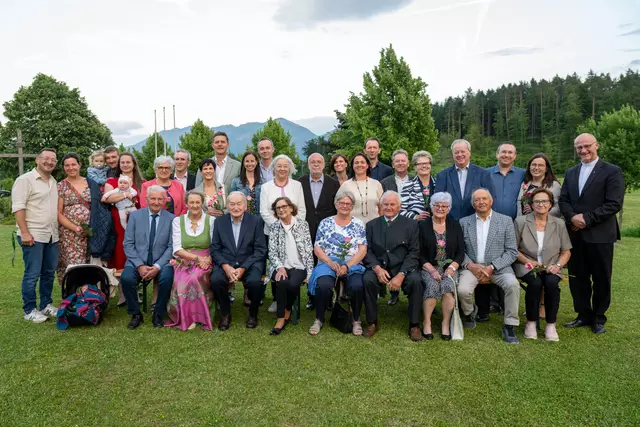 Ehepaare, die schon mehrere Jahrzehnte gemeinsam durchs Leben gehen, feierten ihr (halb)rundes Jubiläum mit der Pfarre Ludmannsdorf. | Foto: Dieter Arbeiter