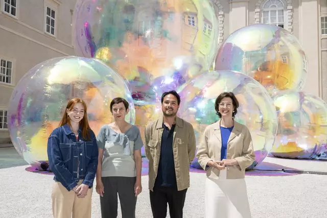 Angela Glechner (Intendantin SZENE Salzburg &amp; Sommerszene Festival), Zara Pasflied &amp; Renzo B. Larriviere (Atelier Sisu), Dr.in Andrea Stockhammer, (Direktorin DomQuartier) | Foto: Sommerszene Salzburg/Bernhard Müller