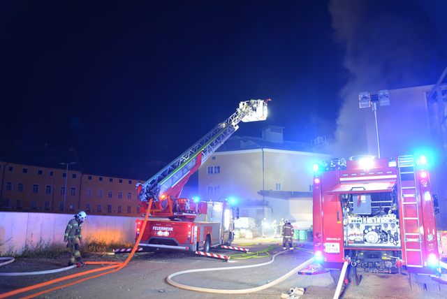 Laut Alarmierungstext handelte es sich zunächst um einen Brand in einem Hotel bzw. einer Gaststätte. | Foto: FF Hallein