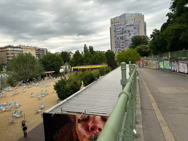 Die Strandbar Hermann ist KPÖ/Links ein Dorn im Auge.  | Foto: Nathanael Peterlini/MeinBezirk