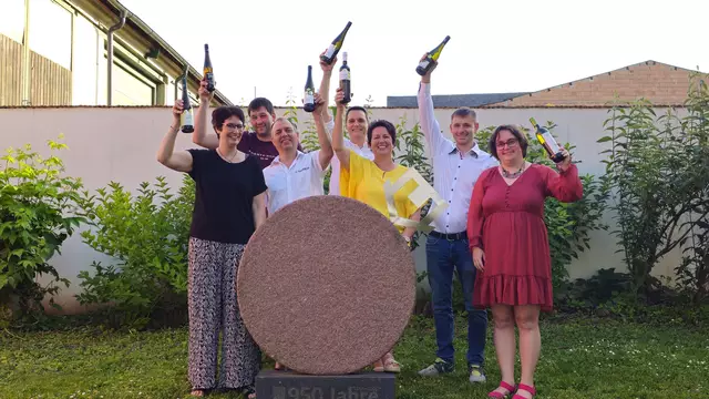 Claudia Eichler, Michael Tögl, Markus Tagwerker, Michael Hanke, Gabriele Reitmayer, Sebastian Bohrn, Anna Christen.  | Foto: Vinothek Herrnbaumgarten