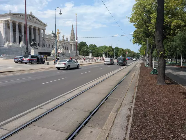 Die Ringstraße soll künftig deutlich grüner werden. | Foto: Fabian Franz/MeinBezirk