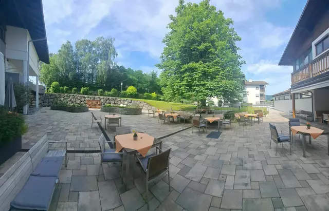 Nach dem Umbau erstrahlt der Außenbereich mit kleinem Garten in neuem Glanz. | Foto: Seniorenheim Wals-Siezenheim