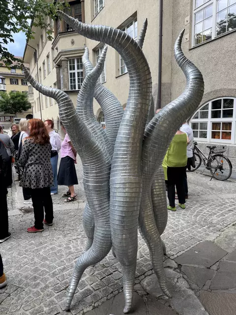 ... vor der Galerie. | Foto: leflaneur-herrbert waltl