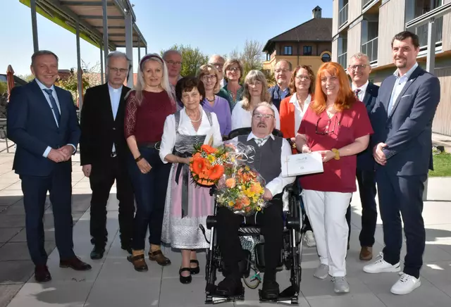 1. Reihe: Rosa Zlabinger, Franz Zlabinger, Manuela Heuing
2. Reihe: Josef Ramharter, Friedrich Mikesch, Margit Biedermann, Silvia Pauser, Elisabeth Bittermann, Ingrid Zlabinger, Franz Zlabinger, Rainer Hirschmann.
3. Reihe: Werner Pauser, Gerald Zlabinger, Monika Zlabinger, Franz Bittermann (jeweils v.l.) | Foto: PBZ Waidhofen/Thaya