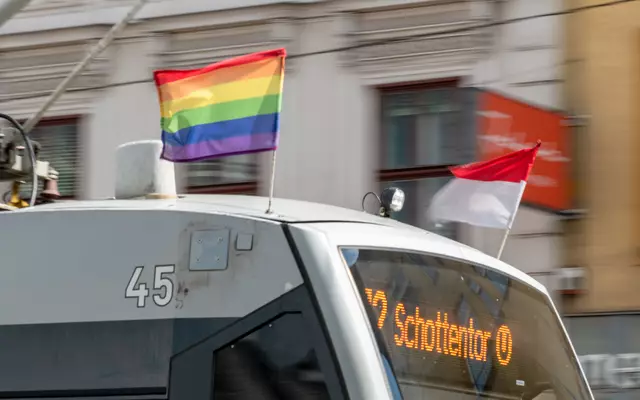 Bis zu 300.000 Besuchende werden bei der Regenbogenparade am Samstag, 14. Juni, erwartet. Aufgrund des Demozugs kommt es jedoch zu Öffi-Einschränkungen. | Foto: Manfred Helmer/Wiener Linien
