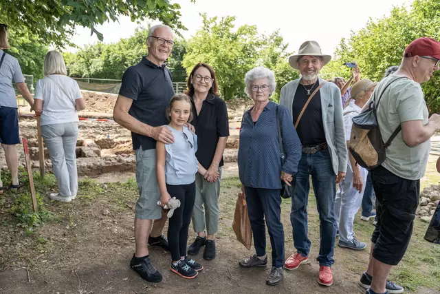 Beim Tag der Ausgrabung konnten Besucherinnen und Besucher einen Blick auf die Römerausgrabungen am Reinberg in Thalheim werfen. | Foto: Markus Hauser