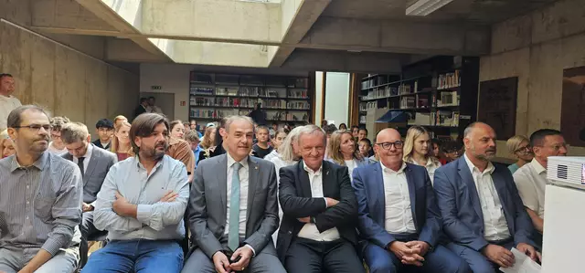 Ehrengäste im Haus der Volkskultur Oberschützen: LAbg. Wolfgang Spitzmüller, Bürgermeister LAbg. Hans Unger, Landesrat Leo Schneemann, BMV-Obmänner Michael Lampel und Georg Rosner (v.l.).  | Foto: Burgenländischer Müllverband