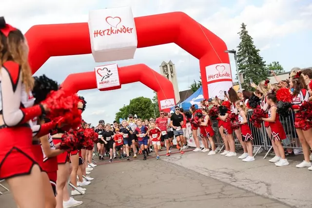 Getragen vom Motto „Achte auf dein Herz und laufe für meins“ entwickelte sich der Tag zu einem emotionalen Zeichen der Unterstützung für herzkranke Kinder. | Foto: Foto Moser, Meindl Michael, Slovencik Max