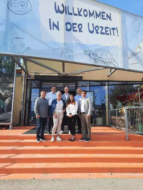 Christian Lang (1001 Themenwelten), Michael Oberschil (Regionssprecherstellvertreter), Magdalena Batoha (Beirat Fossilienwelt), Michael Wiedeck (Beirat Fossilienwelt), Michéle Fleischer (Betriebsleiterin), Reinhard Rötzer, Christian Gepp (Regionssprecher 10vorWien) | Foto: Fossilienwelt