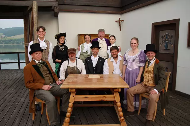 Die Posse "Der Zerrissene" auf der Seebühne Seeham.