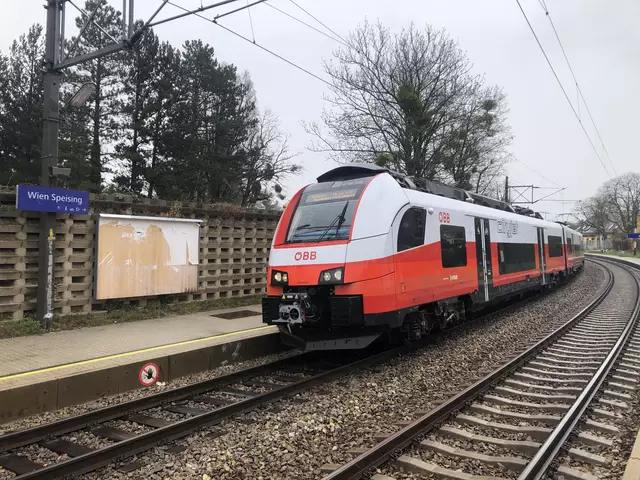 Der Bezirk will, dass der 15-Minuten-Takt für die S 80 vonseiten der ÖBB garantiert wird.  | Foto: Berger