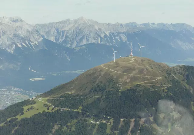 Windkraft als wichtiger Baustein im Tiroler Energiemix: Ergänzt Wasserkraft und unterstützt eine nachhaltige und sichere Energiezukunft. | Foto: MeinBezirk