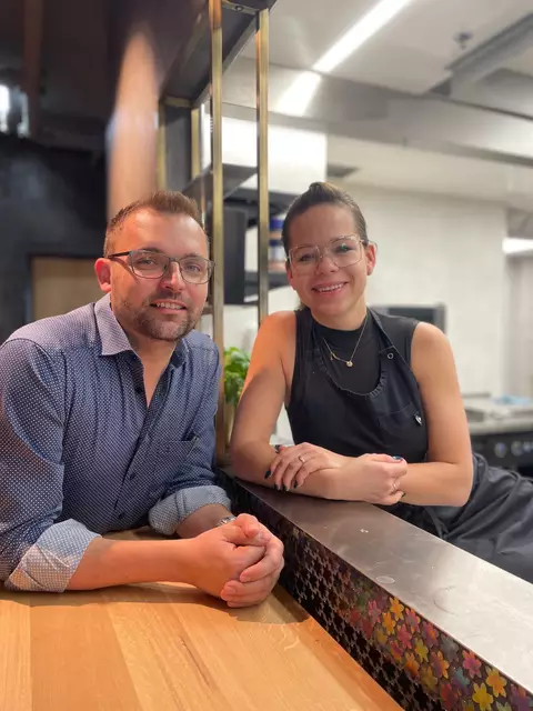 Christian Schadl führt das Restaurant, während Simone Schadl den Kochlöffel schwingt. | Foto: Tretorria