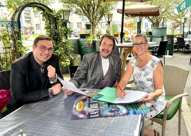 MeinBezirk Redakteurin Alexandra Goll im Interview mit Benjamin und Roland Baumgartner. | Foto: Alexandra Goll