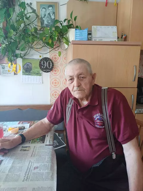 Zeitzeuge Siegfried Zoidl berichtet über den zweiten Weltkrieg. | Foto: Magdalena Großfurtner