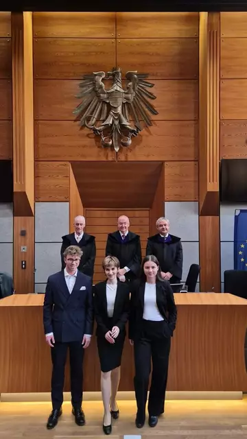 Den 2. Platz beim renommierten Jus-Wettbewerb, einer simulierten Gerichtsverhandlung, erreichte der Waldneukirchner Peter Leitenbauer mit Team Leokadia Grolmus und Mira Pranke.
