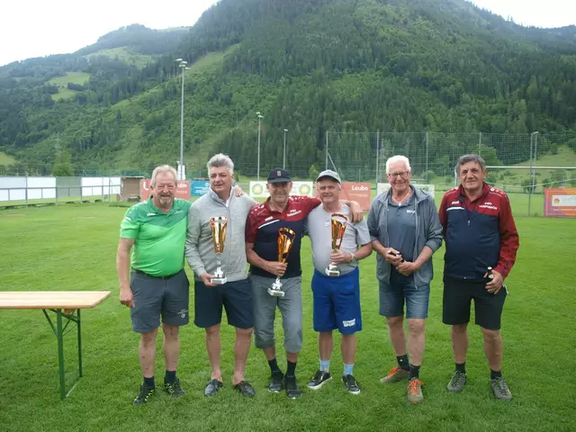 Die Taxenbacher Senioren belegten bei der Landesmeisterschaft in der Mannschaft den hervorragenden dritten Platz. | Foto: Salzburger Plattenwerferverband
