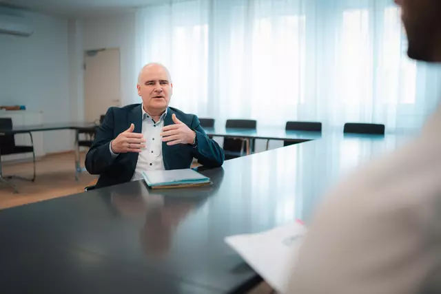 „Ich wiederhole mich: Ein Land ohne Abschiebungen ist ein Land ohne Schutz.“ Dieses inzwischen gelöschte Posting auf dem Facebook-Profil von FPOÖ-Klubobmann Thomas Dim während des laufenden Polizeieinsatzes beim Amoklauf in Graz sorgt für Aufregung. | Foto: FPÖ OÖ