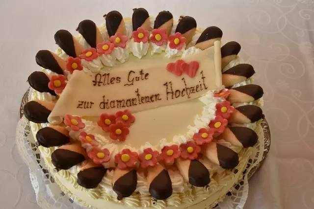 Festtagstorte zur Diamantenen Hochzeit von Rosa und Franz Zlabinger. | Foto: PBZ Waidhofen/Thaya