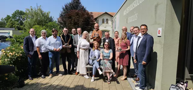 Fünf Preisträger wurden für ihr Umwelt-Engagement mit der Verleihung des „Goldenen Mistkäfers 2025“ in Oberschützen gewürdigt.  | Foto: Burgenländischer Müllverband