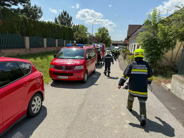 Die FF Schöngrabern im Einsatz mit Löschleitungen. | Foto: BFKDO Hollabrunn