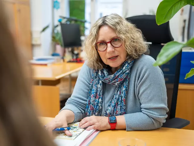 Die Gruppe "764" zwingt Minderjährige zu der Herstellung von Nacktfotos, mit diesen sie wiederum die Opfer unter Druck setzen, weitere Straftaten zu begehen. | Foto: Valentina Marinelic/MeinBezirk