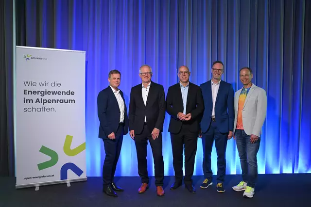 Die Speaker des 2. Alpen-Energieforums (v. l.): Bernd Klöckl (Professor für Energiesysteme und Netze an der TU Wien), IV-Tirol-Präsident Max Kloger, Gabriel Felbermayr (Direktor des WIFO), IV-Tirol-Geschäftsführer Michael Mairhofer, Marcus Wadsak (ORF-Meteorologe, Klimaexperte & Autor) | Foto: IV Tirol