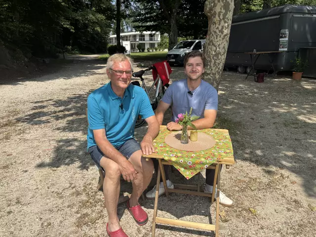 Heinz Kernjak und Julian Raudasch beim Ratscha in Krumpendorf.  | Foto: MeinBezirk.at