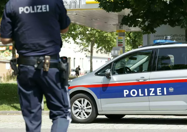 Im Rahmen einer Hausdurchsuchung wurden sowohl ein Abschiedsbrief als auch eine nicht funktionsfähige Rohrbombe sichergestellt. | Foto: ERWIN SCHERIAU / APA / picturedesk.com