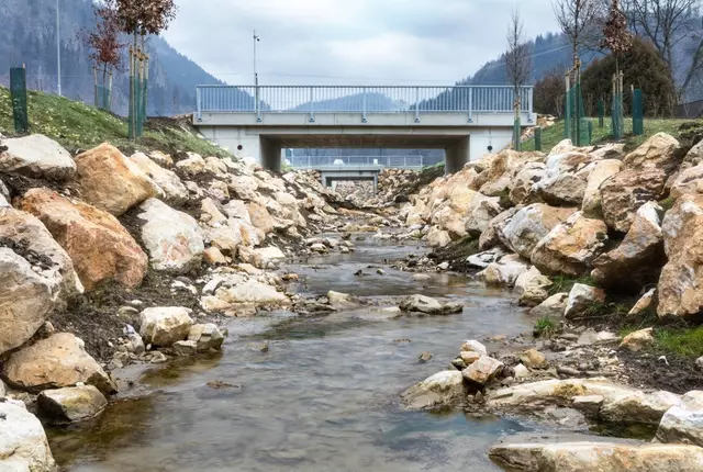Der Hochwasserschutz des Oberen Tollingbaches am Voestalpine-Standort Leoben-Donawitz wurde im Jänner 2018 eröffnet. Derzeit befindet sich das Hochwasserschutzprojekt „Unterer Tollingbach“ in Umsetzung. | Foto: Voestalpine
