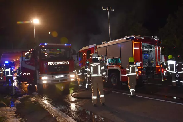Die Feuerwehren der Region standen im Einsatz.  | Foto: ZOOM-Tirol