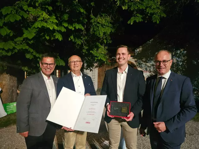 WKO-Bezirksstellenleiter Hans Moser, Alfred und Thomas Rosner, WKO-Obmann und LAbg. Günther Baschinger, v. l.  | Foto: WKO Grieskirchen