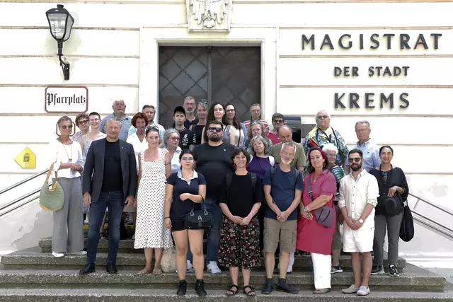 Neu zugezogene Kremser Bürgerinnen und Bürger informierten sich bei einer Stadtführung mit Fremdenführerin Karin Tomiczek-Maier und bei einem Empfang im Rathaus mit Bürgermeister Peter Molnar | Foto: Stadt Krems