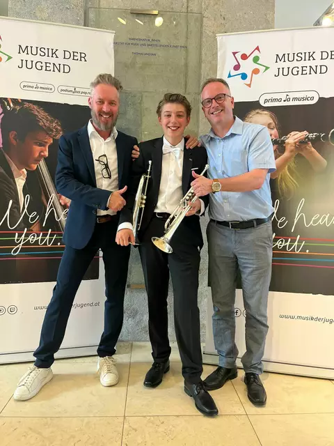 Paul Weinberger (Trompete/Flügelhorn, AG II, 90,00 Punkte) - Gold / 1. Preis!
Walter Dörre, Paul Weinberger und René Lackner (vlnr.)