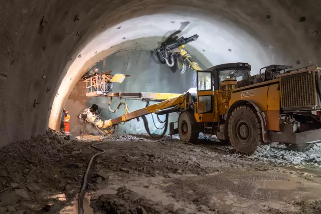Arbeiten abgeschlossen: Nach 2.636 Metern Stollenvortrieb haben die Mineure in Angath ihren Zielpunkt erreicht. | Foto: ÖBB/Sailerbrothers