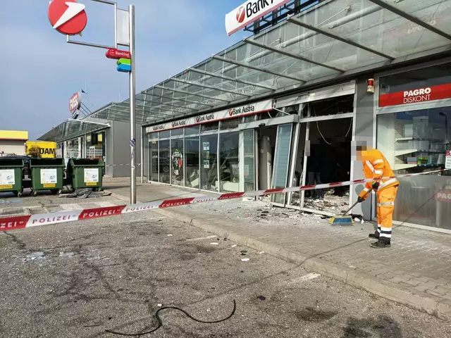 Dieses Foto zeigt eine Bankomatsprengung in einer Bank Austria-Filiale vor Kurzem in Niederösterreich. | Foto:  DOKU-NÖ