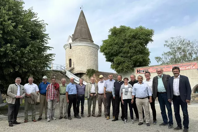 Vorm Museum Horn trafen die Altbürgermeister mit Landesrat Ludwig Schleritzo zusammen: | Foto: Herbert Gschweidl