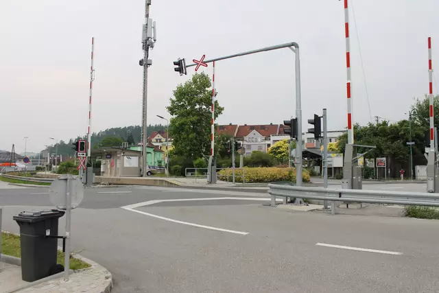 Die Eisenbahnkreuzung beim Bahnhof Walding | Foto: MeinBezirk/Gernot Fohler