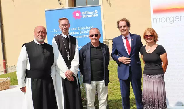 Prior Martin Höfler, Abt Philipp Helm, Alfred Bramberger, Hans Roth und Christine Podlipnig bei der Segnung des Stiftsgartens | Foto: Edith Ertl
