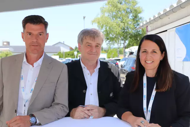 v.l. Markus Schober (Technischer Geschäftsführer HAI) mit Vizebürgermeister Alfred Hermann und Bettina Bogner (Personalleitung HAI) | Foto: MeinBezirk
