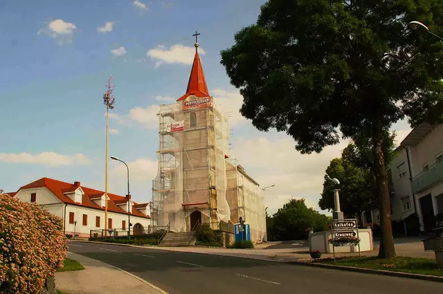 In einem Sanierungsprozess ist die Kirche Unterkohlstätten.
