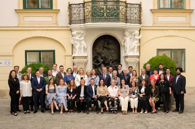 Das sind die insgesamt 40 Bezirksräte der Josefstadt. Der Frauenanteil im Bezirksparlament liegt bei exakt 50 Prozent.  | Foto: Shervin Sardari/BV8