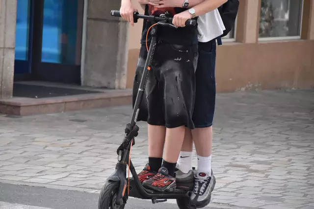 Einige Wörgler und Wörglerinnen stören E-Scooter-Rowdies. Damit sind sie im Bezirk nicht alleine.  | Foto: Barbara Fluckinger